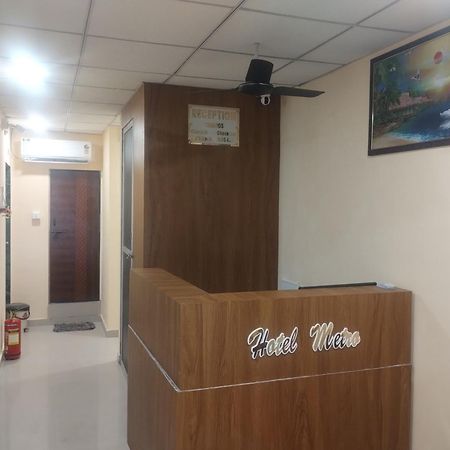 Hotel Metro Althan Surat Exterior foto