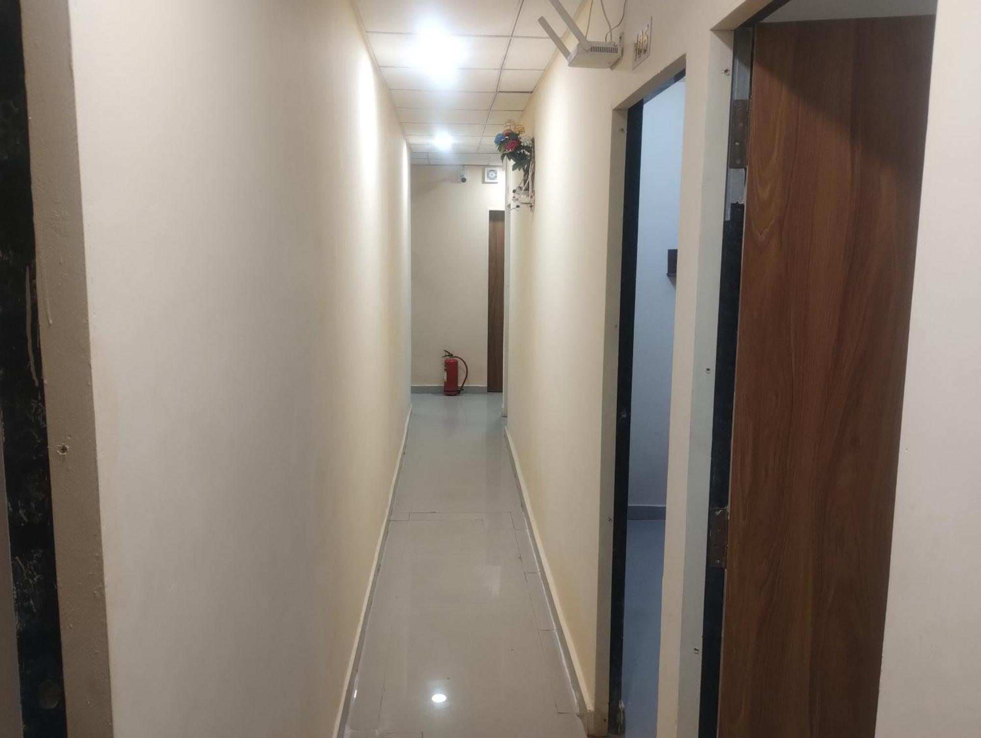Hotel Metro Althan Surat Exterior foto